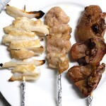 門馬商店 - 軟骨、ぼんじり、白レバー※左から