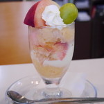 フルーツパーラーフクナガ - ももパフェ