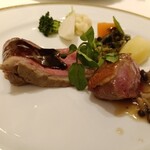 レストラン ラ・カンサトゥール - 肉料理 和牛のローストビーフ特製デミグラスソース、鴨のロースト　きのこソースシャスール