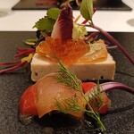 レストラン ラ・カンサトゥール - 前菜4 サクラマスのコルネとイクラとテリーヌを合わせたミルフィーユ仕立て 