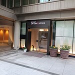 レストラン ラ・カンサトゥール - 18時丁度にオープンします