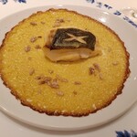 レストラン ラ・カンサトゥール - 魚料理 ホタテムースとトリュフを平目で包んだオーブン焼き
      
      