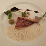 シェムラブルリス - 真鯛のポワレ　そのままでも美味しいし、ソースが多様でさらに楽しみが増えました。