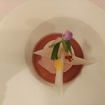 シェムラブルリス - ホワイトアスパラのムース、アイナメとヒラメ　コンソメが昼より熟成された感じがして美味しかった。