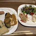 ななつの花 - 2皿目。サラダ、切り干し大根の煮物、ウインナー、ポテサラ、野菜の酢の物