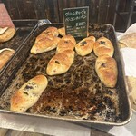 たま木亭 - グリーンオリーブとベーコンのパン