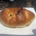 たま木亭 - グリーンオリーブとベーコンのパン