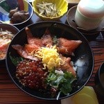 Kani Tairiku - サーモンいくら丼