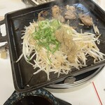 ホルモン千葉 大阪梅田店 - 丁寧に部位説明してくれるけど焼けた頃には覚えちゃいない