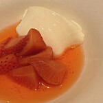 NK - パンナコッタとさっと炊いたいちご