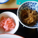 丸金食堂 - 小鉢もたくさんつきます♪