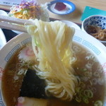 丸金食堂 - 麺は得に特徴ないですが普通に美味しいです