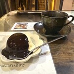 キッチン あずま - 食後のバニラアイス♡チョコソースがけ♡と、
      トアルコトラジャ珈琲♡
