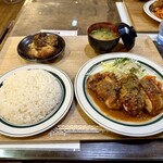 キッチン あずま - チキンソテーガーリックソース♡
      に、タンドリーチキン♡を添えて♡