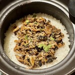 旬鮮炭火焼 獺祭 - 穴子の土鍋炊きご飯（２杯目は薬味をのせ出汁をかけて）