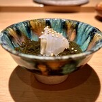 鮨 やくしどう - もずくと煮凝り