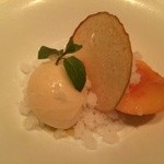 リストランテ ラ・バリック トウキョウ - 白桃のカンパリマリネ 
      桃のソルベ添え