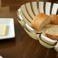 唐草館 - パン3種　　　器が素敵
