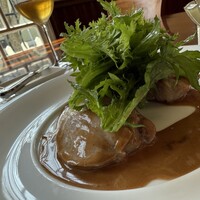 唐草館 - 紅茶でマリネした北海道産鶏の蒸し焼き
                    七飯町のわさび菜のサラダ