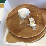 マクドナルド - 朝マック「ホットケーキセット」（560圓）
ドリンクはアイスコーヒー、サイドメニューはハッシュポテトのホットケーキ。