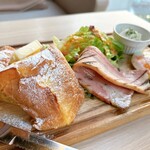 24/7 cafe apartment - 