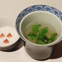 鮨 りかく - 宍道湖のしじみを３時間煮込んだしじみのスープ
                  
