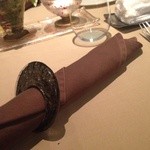 ペッシェ・ロッソ - テーブルにセットされたナプキン