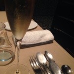 ペッシェ・ロッソ - まずはシャンパンで乾杯
