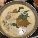 タンドールバル カマル2号 - キノコ入りダルカレー