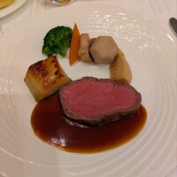 ホテルニューオータニ 東京 - 牛フィレ肉の低温ローストのマデラソース、銀鱈西京焼、筑前煮