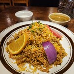 ネパールステーション - ラムビリヤニセット　ライタは柑橘系の香りも