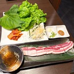 炭火焼肉 千味庭 - サムギョプサル　1,375円