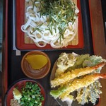 手打ちうどんZ - 天ざるうどん大盛り