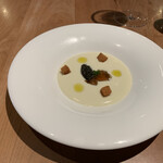 caillou - ヴィシソワーズ キャビアとコンソメジュレ添え