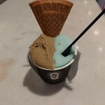 プレミアム マリオジェラテリア - ジェラートSサイズ、雪塩ライムレモンとアールグレイチョコチップ