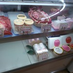 産直センターひらか - ショーケース♪ お隣には冷凍ケースもありました★