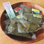 仁亭 - 持ち帰った、柏餅(一人２つとメッセージ)