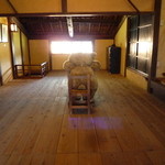 ギャラリーカフェ道の途中 - リアルな熊？？剥製ではなく？？