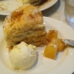 Cinnamon’s Restaurant - シナモンアップルパンケーキ+アイスクリーム