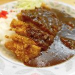 Mame - カツカレー(900円 8%込)　サクサク衣の大き目カツ…柔らかな肉質で甘みがありました。