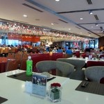 B's All Day Dining - ブッフェスタイルで東南アジアのさまざまな味を見事に調和させた料理を楽しむ事ができます。 
            