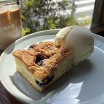 SCHOOL BUS COFFEE STOP - クランブルケーキ
