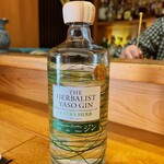 Cafe&Bar Claymore - YASOとは80種類の野草にボタニカルを加えた意味。上越の越後薬草蒸留所製です。
