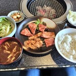 炭火焼の店ロンドン - 料理写真:彩り3種盛焼肉ランチ