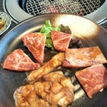 炭火焼の店ロンドン - 彩り3種盛焼肉ランチ