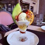 大熊 デザート倶楽部 - ノーマルのフルーツパフェ