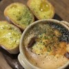 食堂ことこ - 濃厚なガーリックバター塗ってあるバケット！