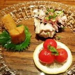 私厨房 勇 - 三種前菜（ミニトマトの甘酢漬け、ホタテ貝柱の香料実山椒炊き、蒸し鶏の黒胡麻ソース）