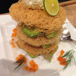 俺のやきとり - サーモンとアボカドのミルフィーユ仕立て