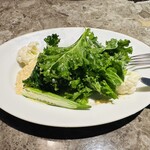 マーサーブランチ ギンザテラス - キヌアとケールのサラダをひよこ豆のディップで